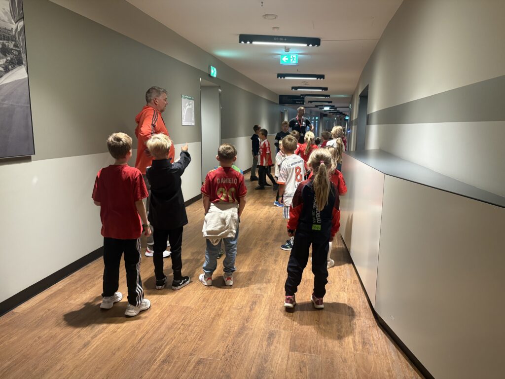 InSlide_20102025_235048336