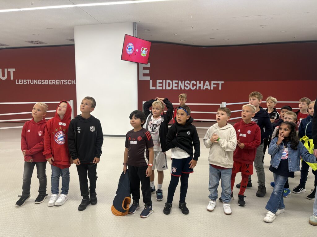 InSlide_20102025_235113633